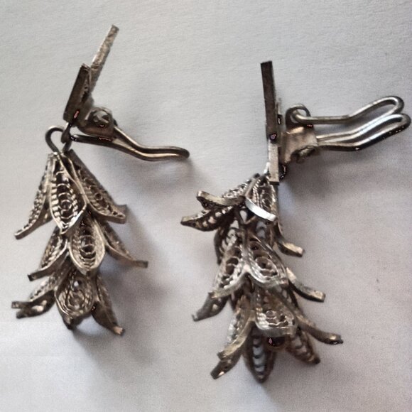 Vintage Filigree Clip Earrings Hand Crafted White Metal (Silver?) - Picture 6 of 9